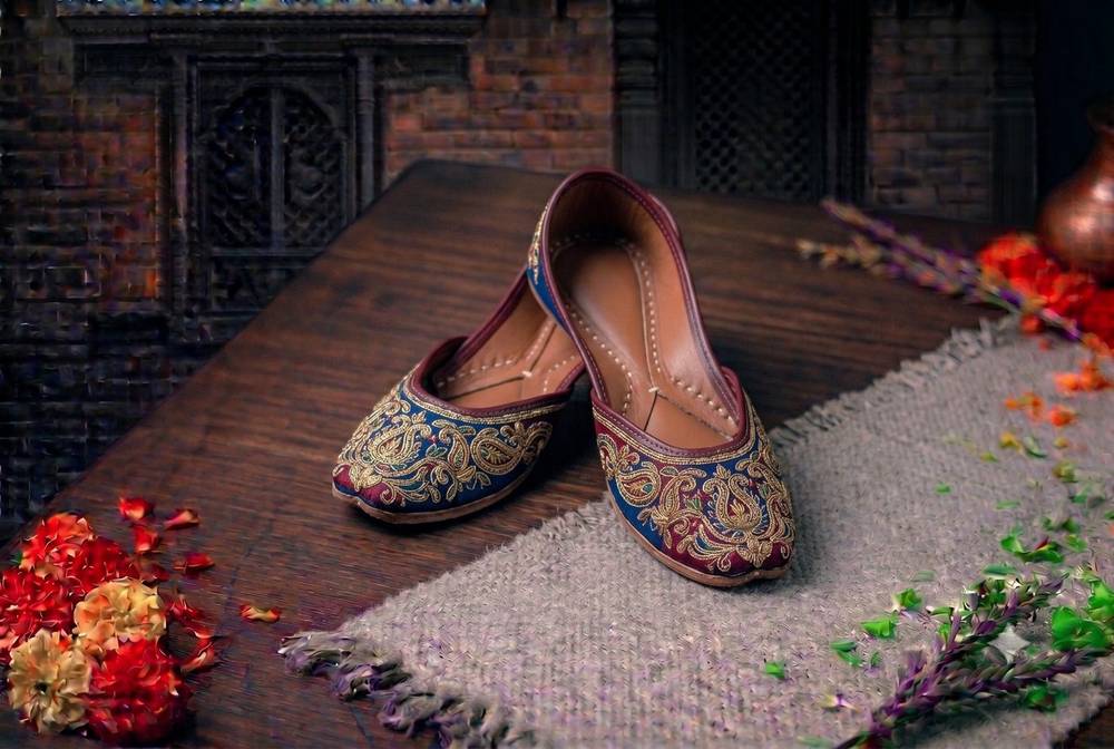 Embroidered jutti